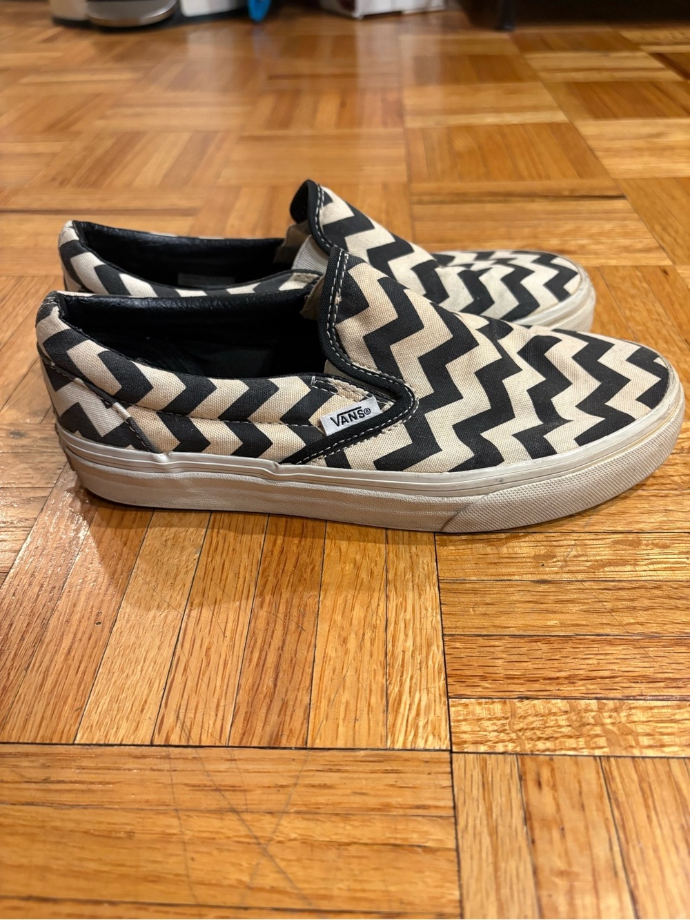 Vans Slip-On Zigzag Chevron Sneakers - Black & Cream (M: 5 W: 6.5)